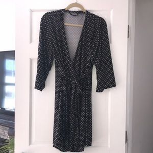 Light weight three-quarter length bath robe.